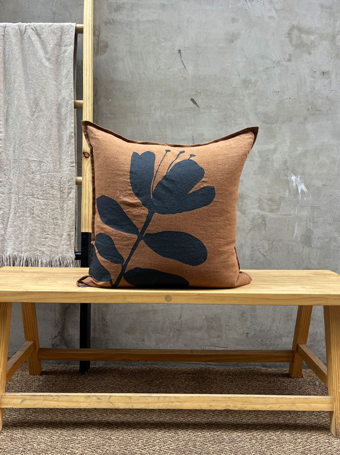 Funda Cojín Flor Nina. Colección Botánica