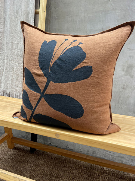 Funda Cojín Flor Nina. Colección Botánica