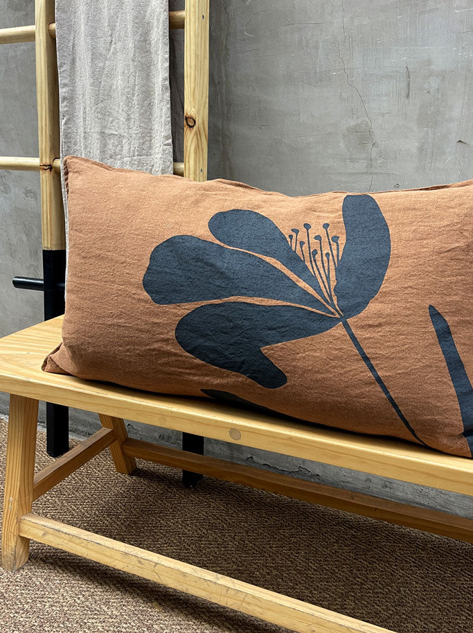 Funda Cojín Flor Ana. Colección Botánica